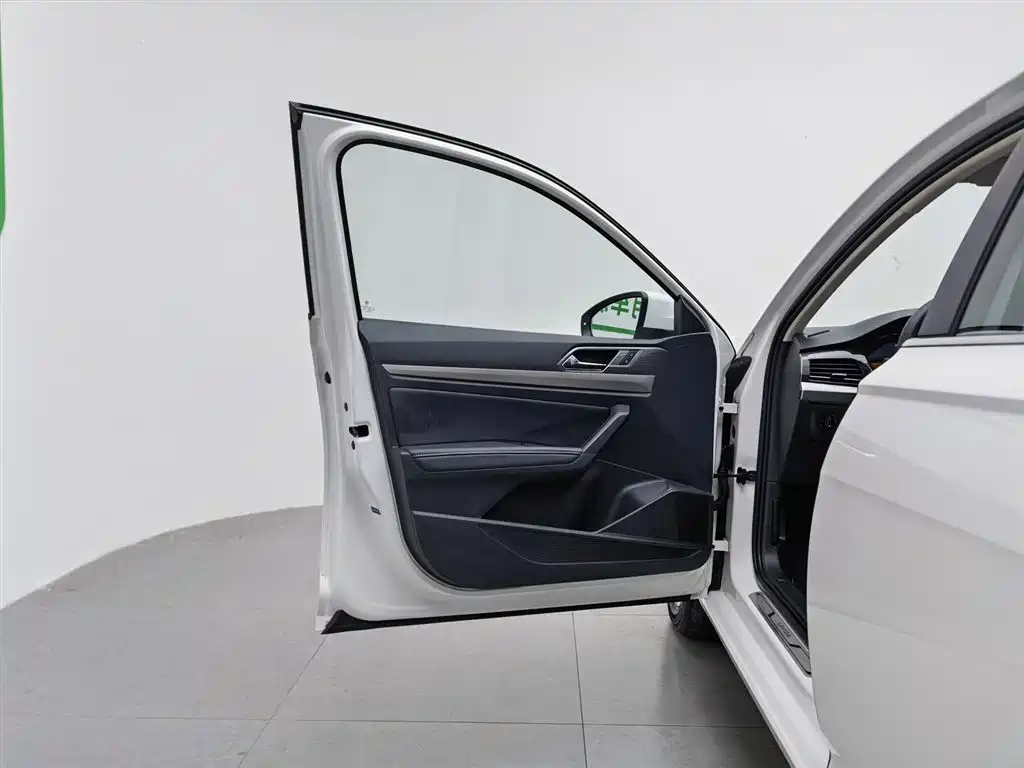 Volkswagen Lavida 2022 1.5L Auto Comfort Edition фото 8