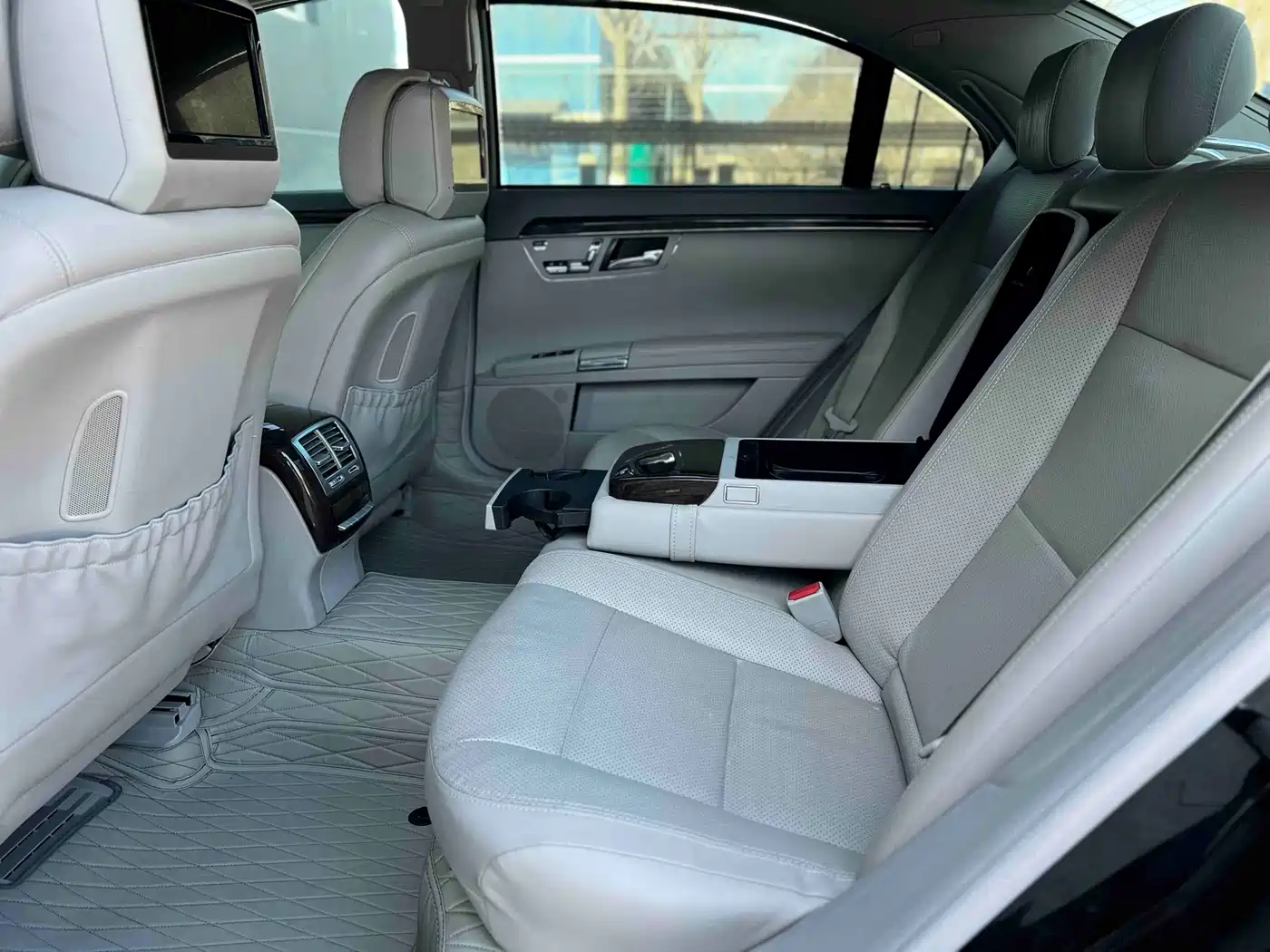 Mercedes-Benz S-Class 2012 S 300 L Luxury Grand Edition фото 19