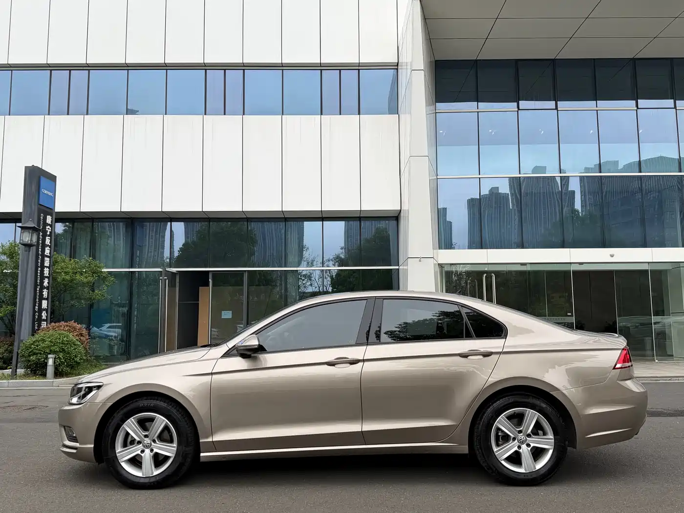 Volkswagen Lamando 2018 230TSI DSG Trend Edition фото 4