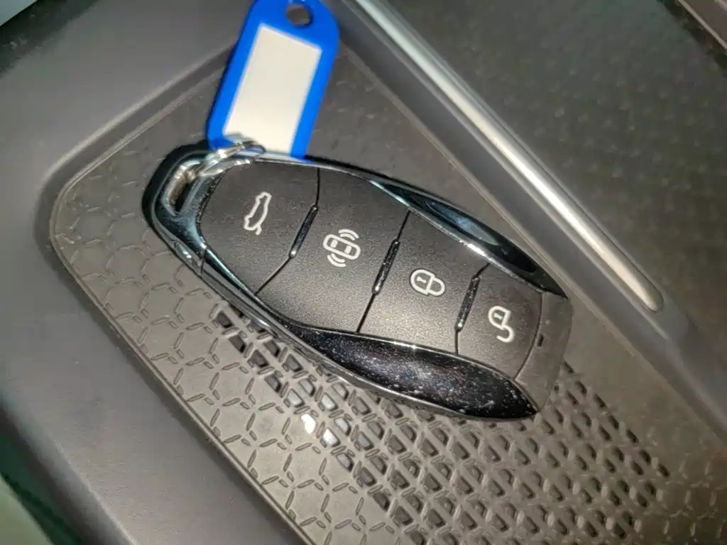 Hongqi EH7 2026 2025 690 Smart Selection Edition