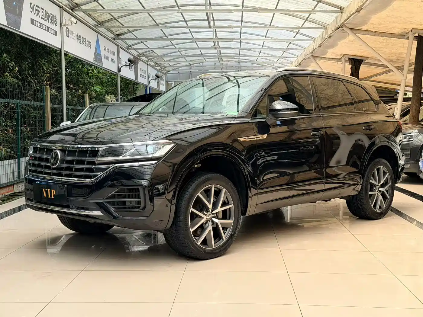 VOLKSWAGEN TOUAREG