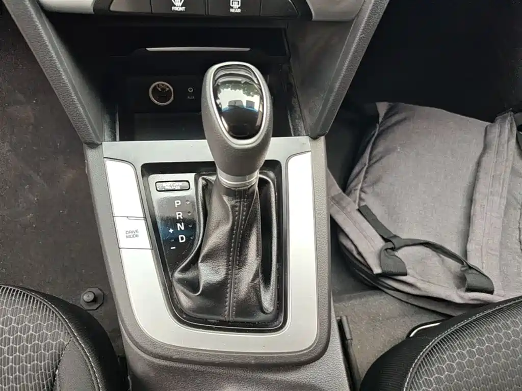 Hyundai Elantra 2016 Model 1.6L Automatic Smart Elite фото 14