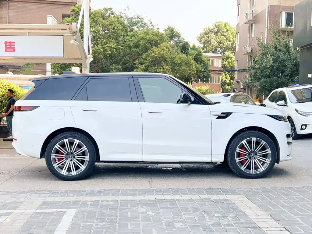 Land Rover Range Rover Sport 2026 2025 400PS Dynamic SE