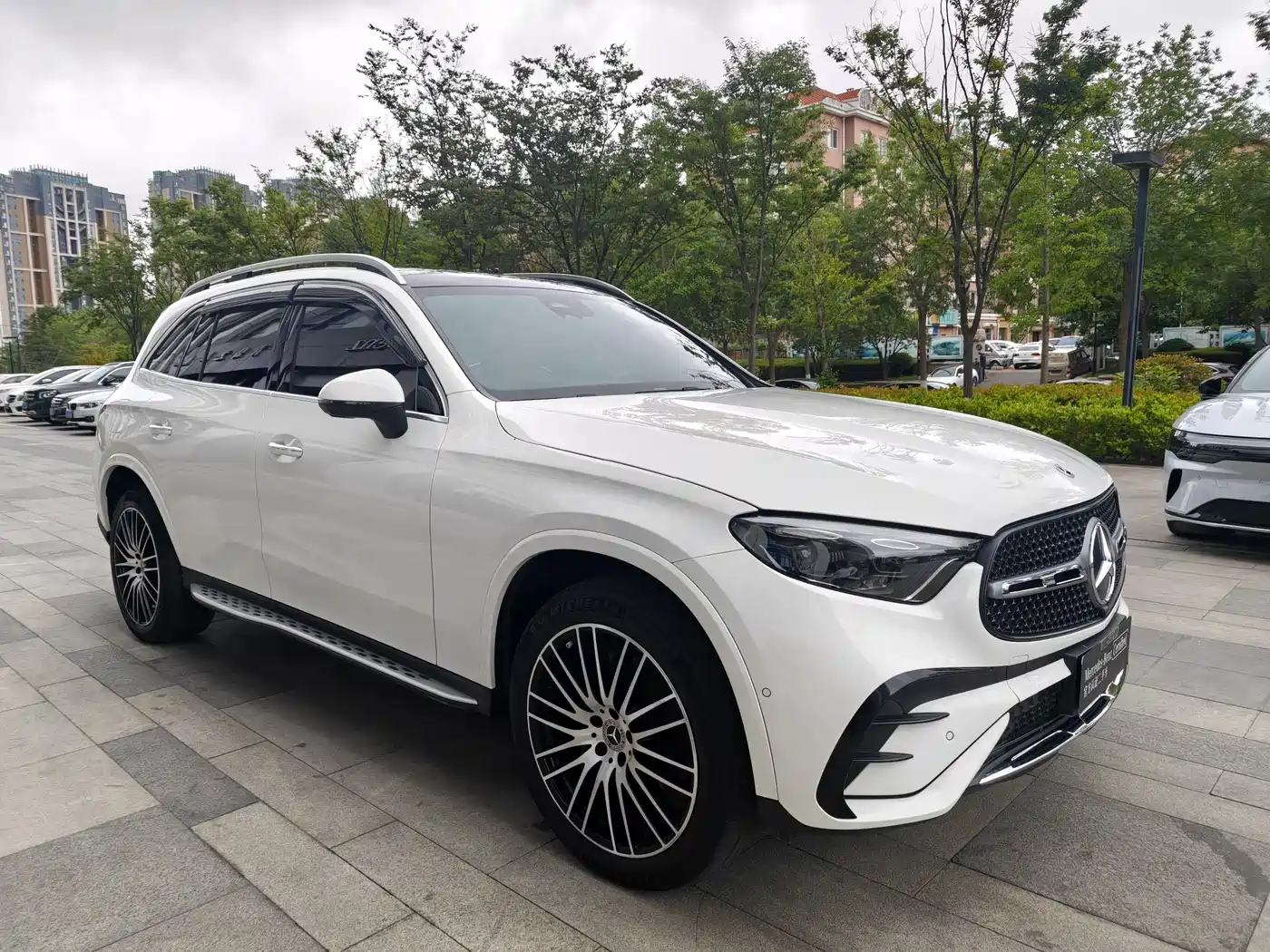 Photo 3 - Mercedes-Benz GLC