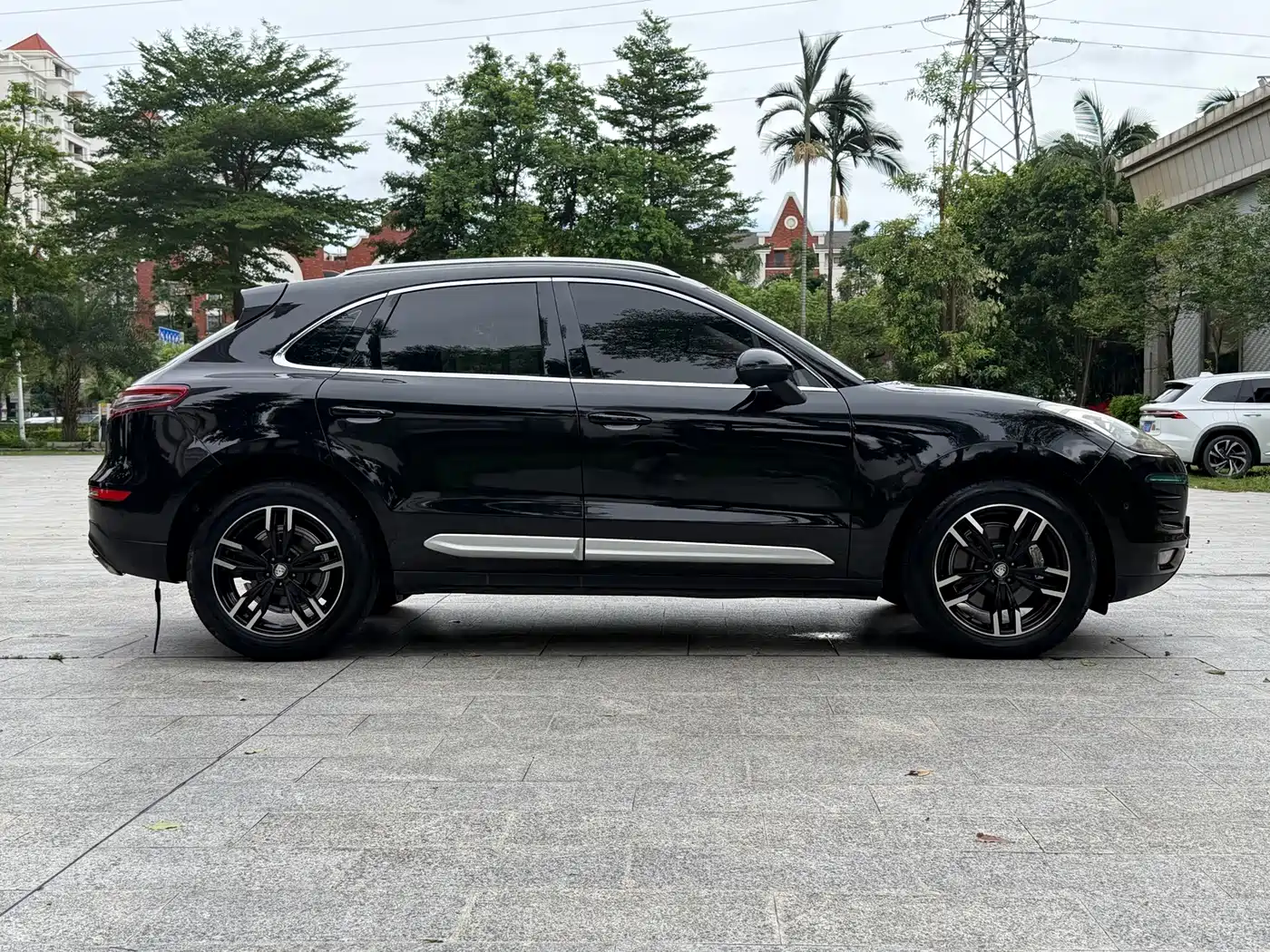 Фото 13 - Zotye SR9
