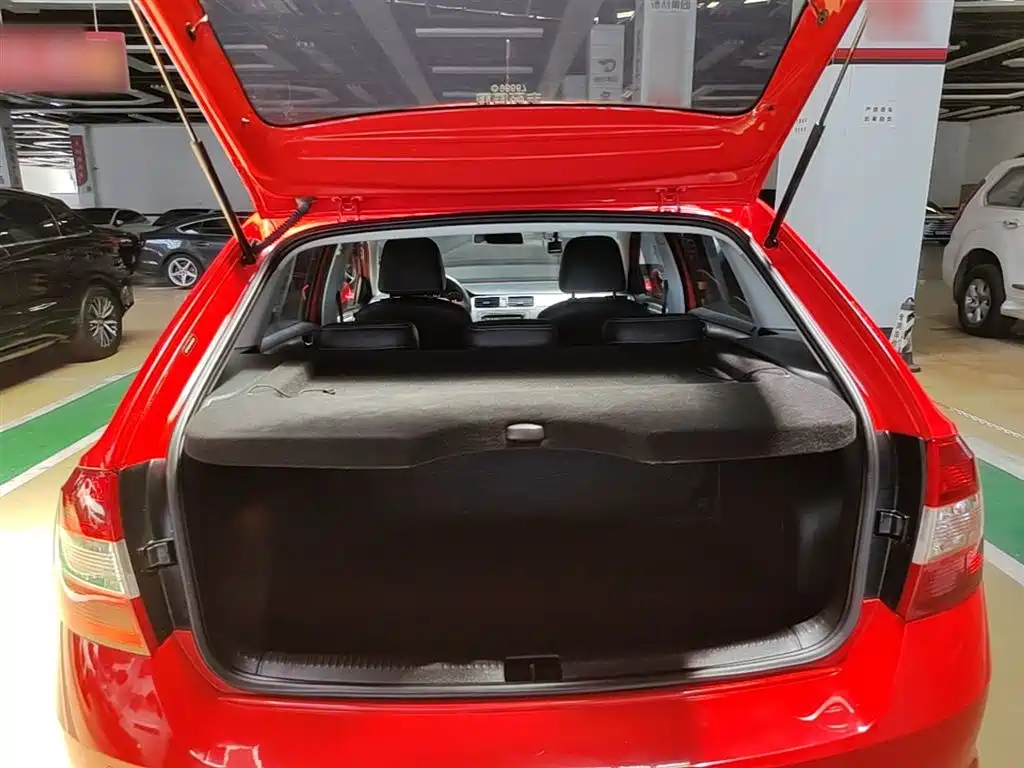 Škoda Skoda Rapid Spaceback 2016 Facelift 1.6L Automatic Innovation Edition фото 19