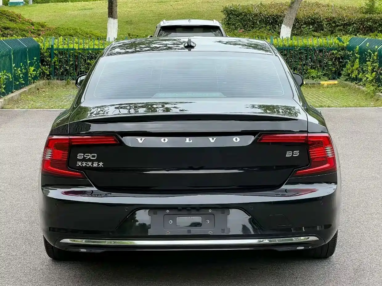 Фото 8 - Volvo S90