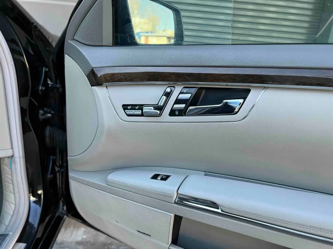 Mercedes-Benz S-Class 2012 S 300 L Luxury Grand Edition фото 26