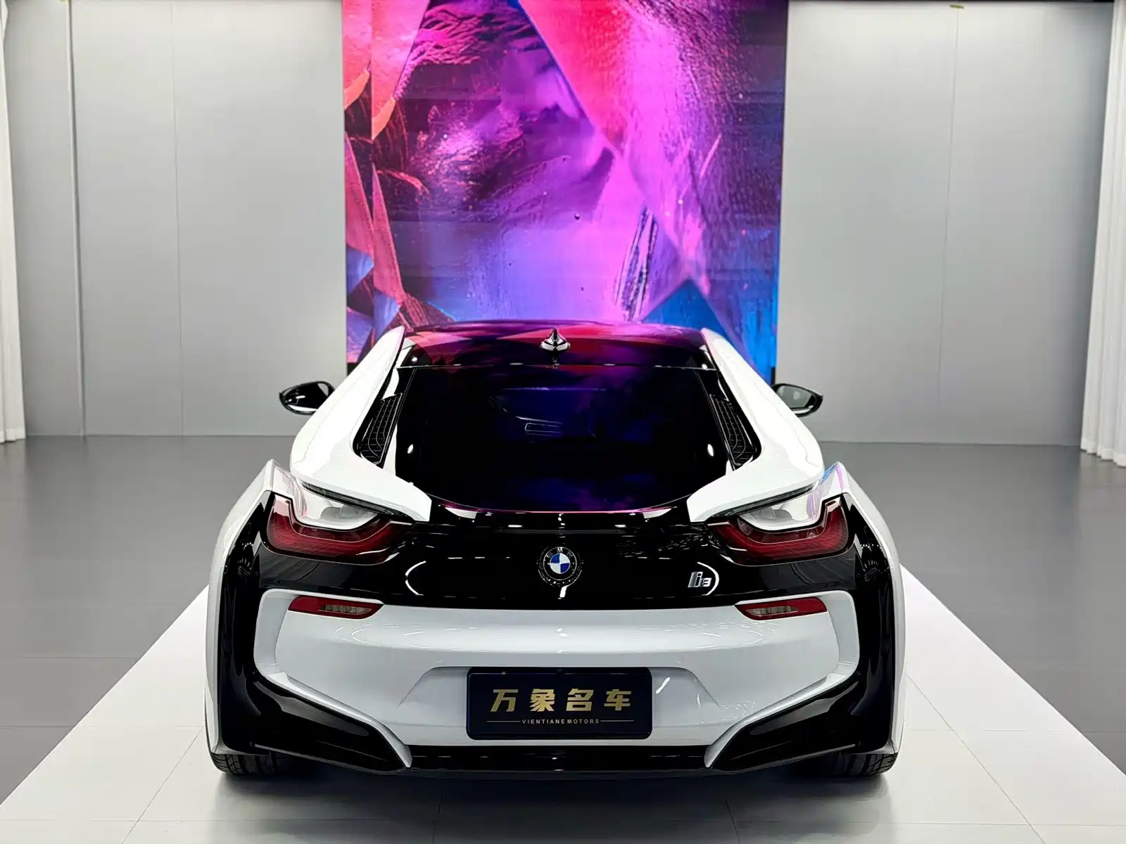 Фото 12 - BMW i8