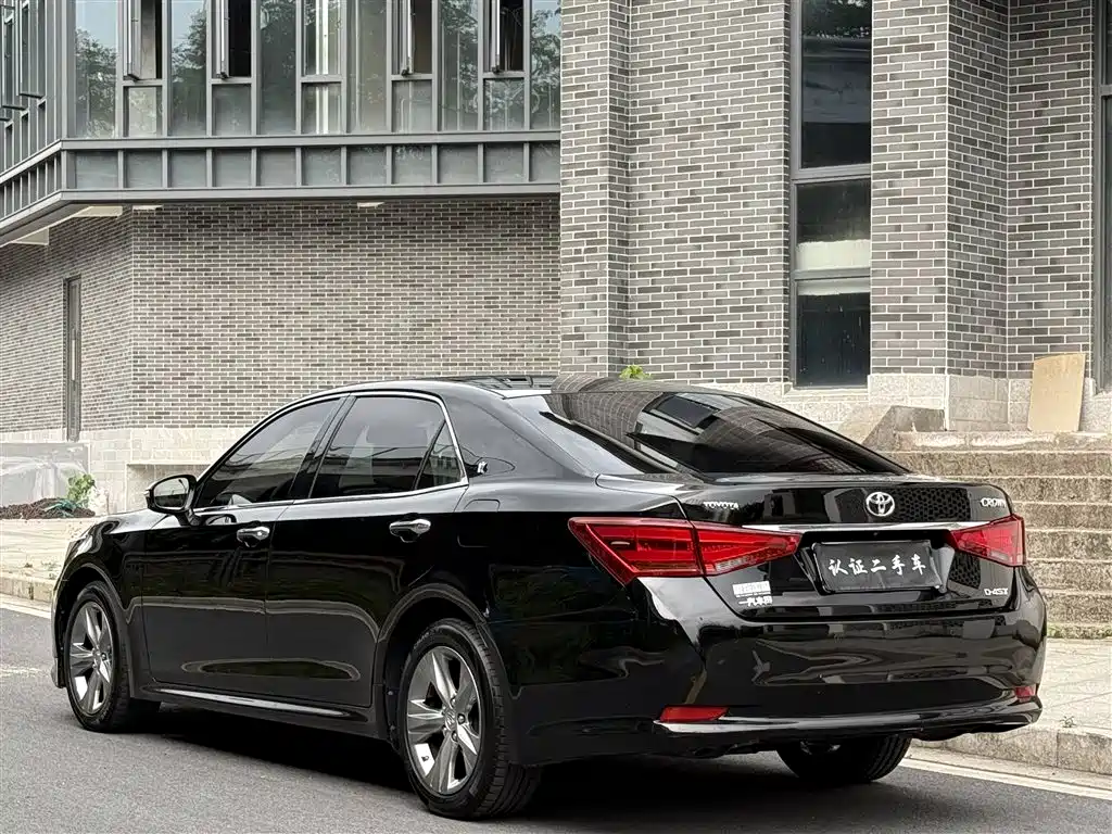 Toyota Crown 2015 2.0T Fashion фото 3