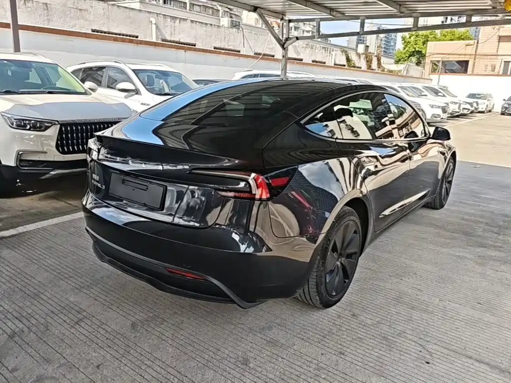 Фото 7 - Tesla Model 3