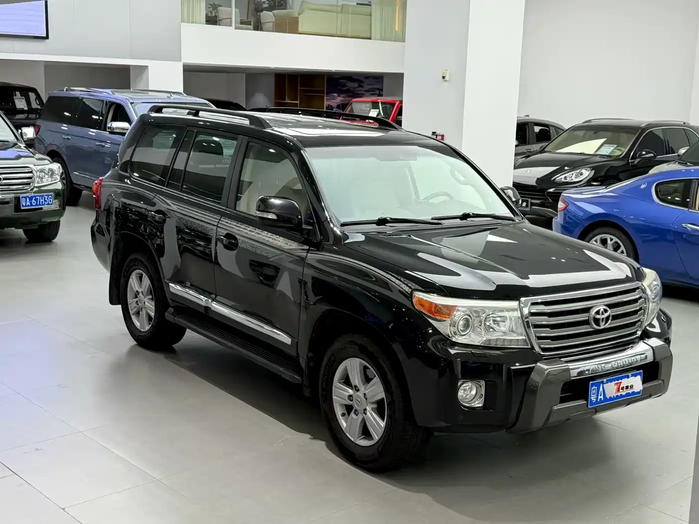 Toyota Land Cruiser 2012 4.6L Automatic VX-R фото 2