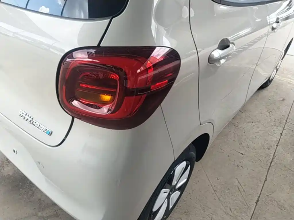 Wuling Motors Hongguang MINIEV 2026 2025 4-Door Advanced