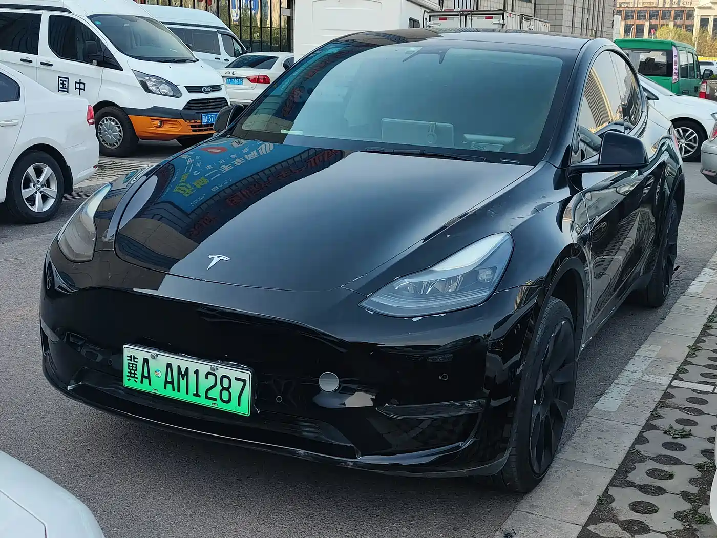 TESLA MODEL Y