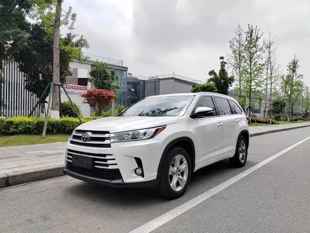 TOYOTA HIGHLANDER