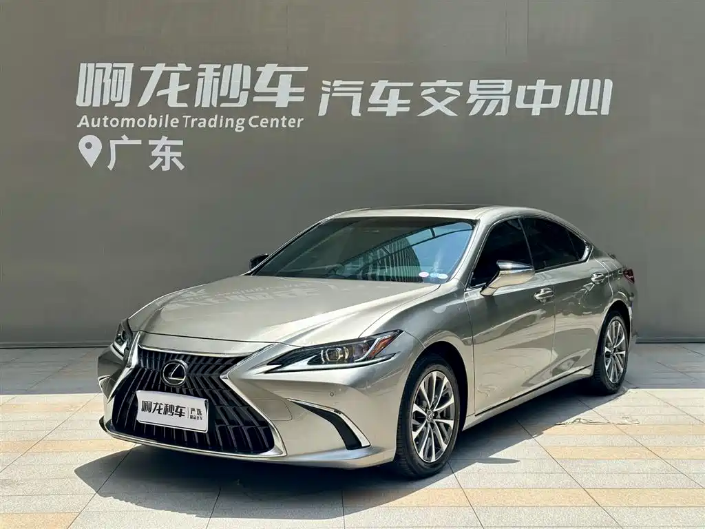 Lexus ES 2022 300h Excellence Edition
