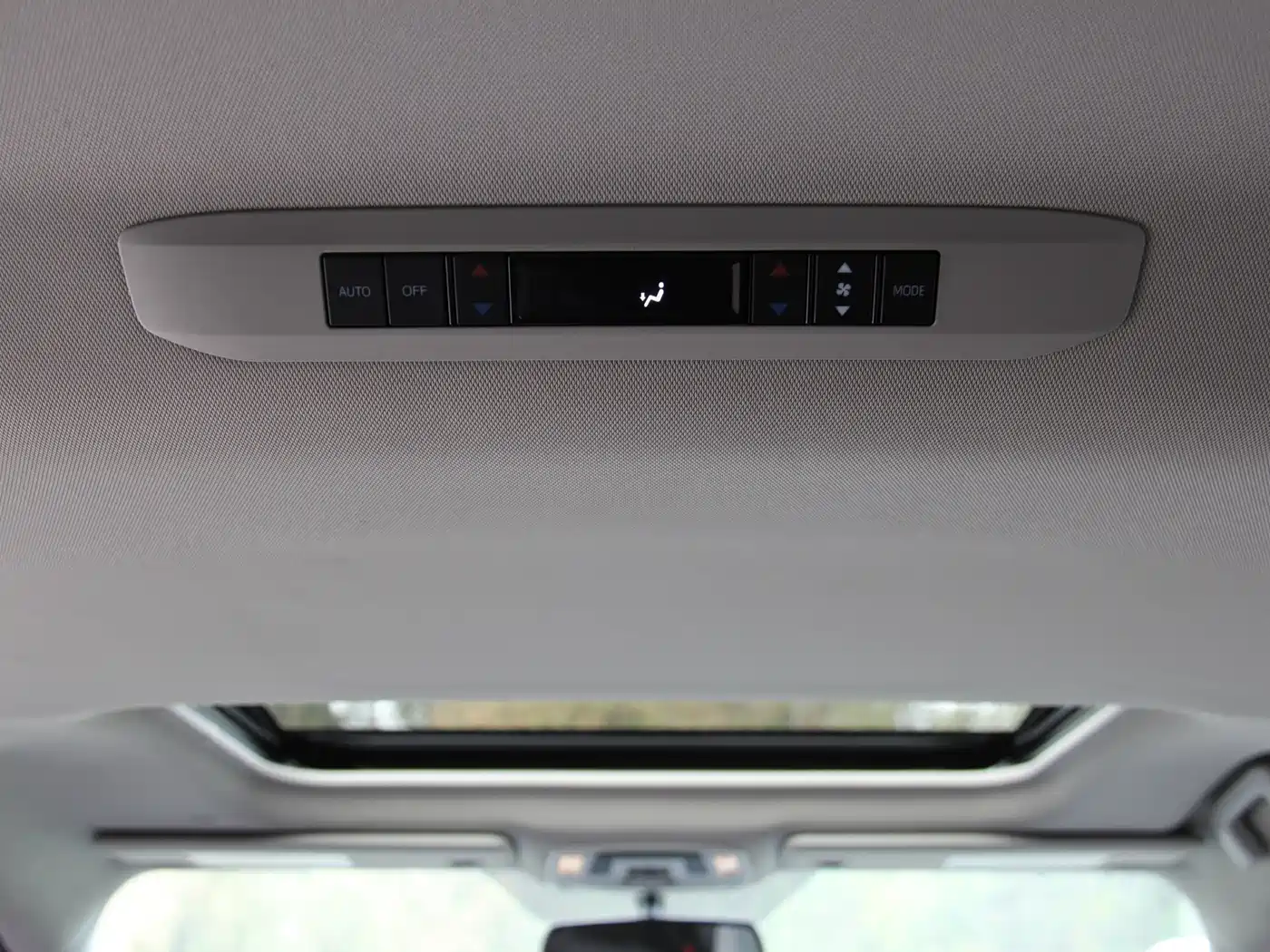 Toyota Sienna 2021 2.5L Hybrid Platinum Edition фото 22
