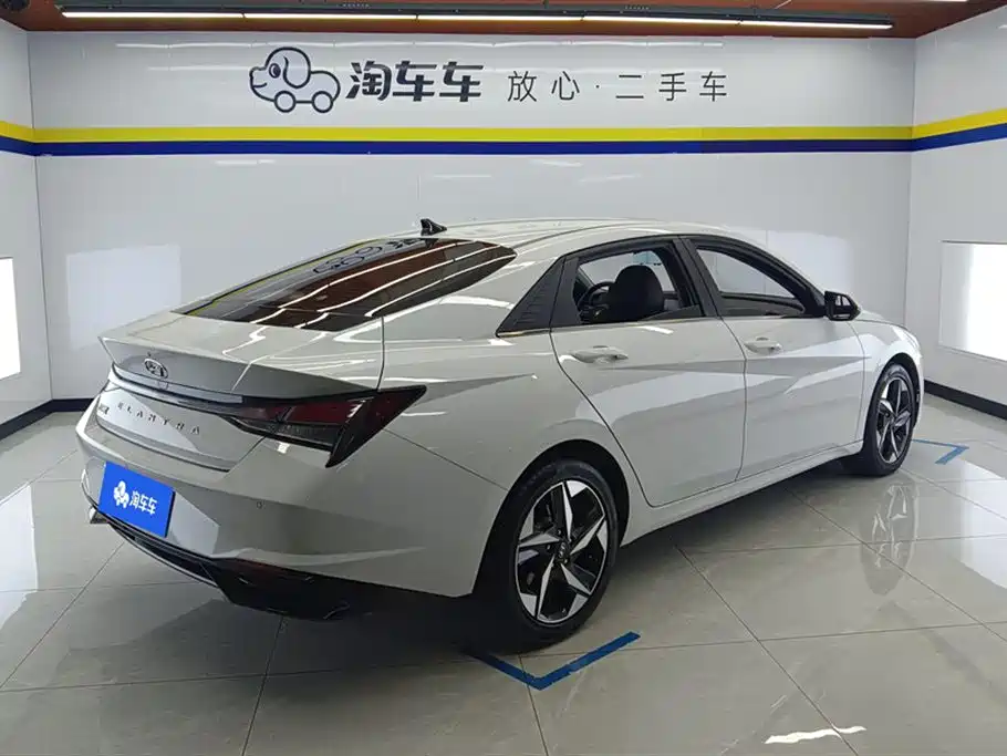 Hyundai Elantra 2021 1.5L CVT GLX Elite Edition фото 3