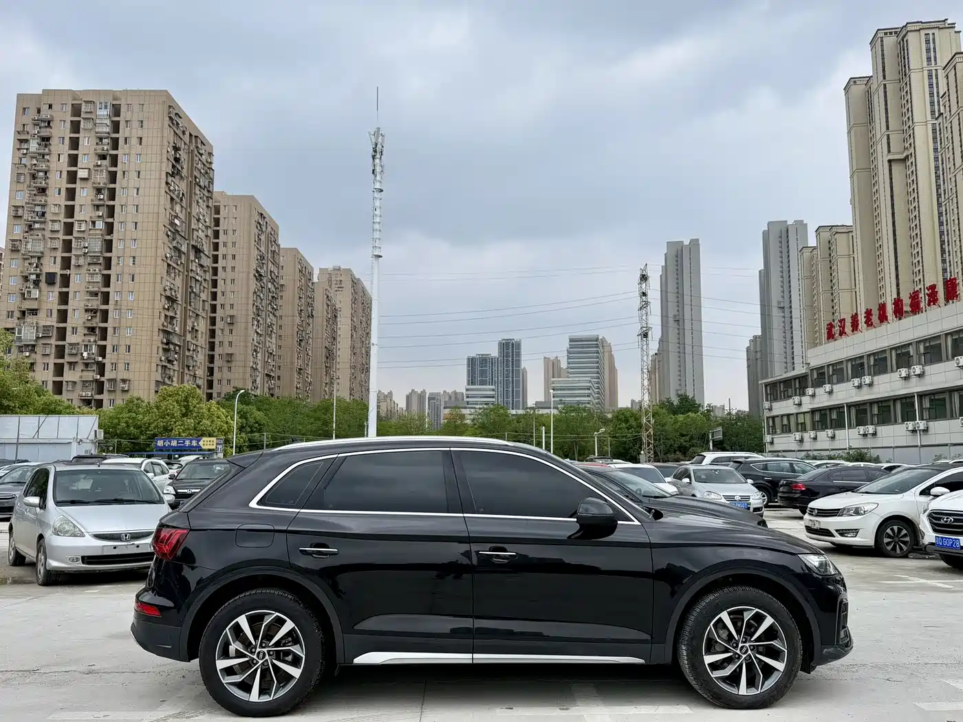 Audi Q5L 2025 45th Anniversary Edition 40 TFSI Dynamic Fashion фото 6