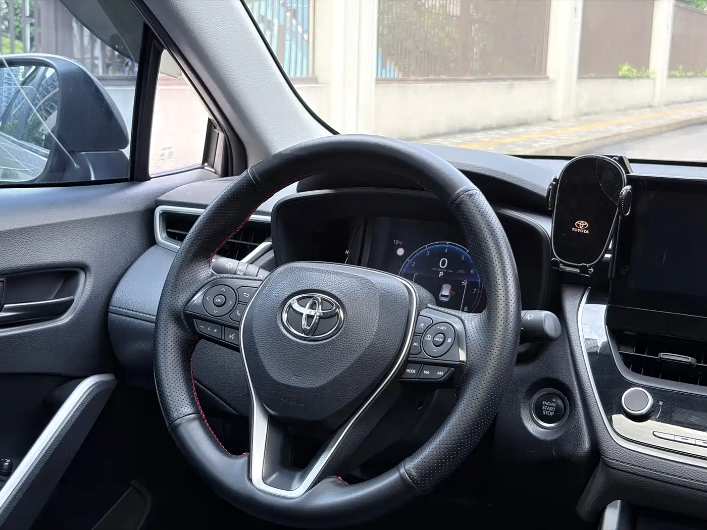 Toyota Frontlander 2023 2.0L CVT Leading Edition фото 20