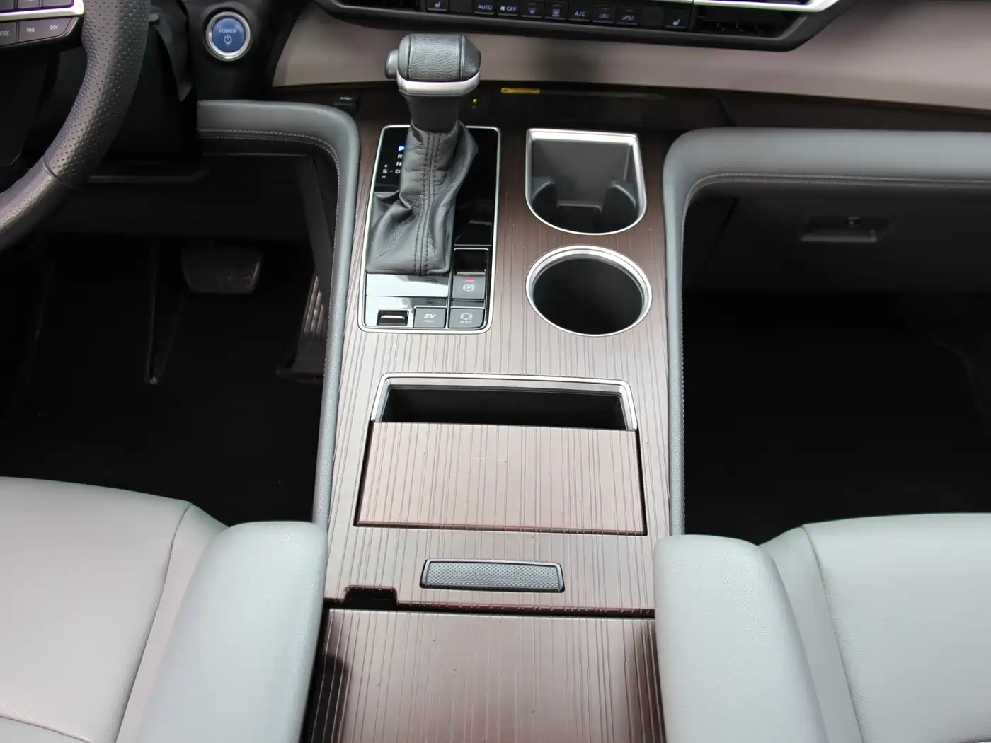 Toyota Sienna 2021 2.5L Hybrid Platinum Edition фото 20