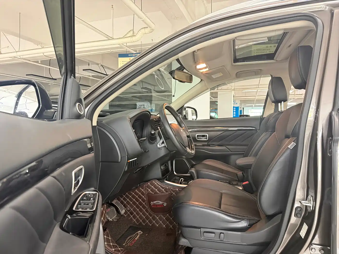 Mitsubishi Outlander 2019 2.4L 4WD Deluxe Edition 7-Seater China VI фото 7