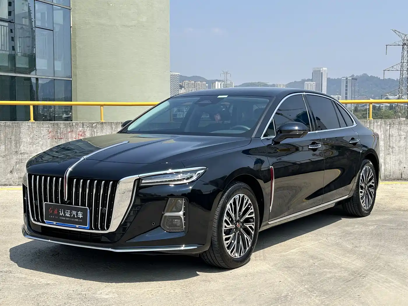 Hongqi H5 2024 2.0T Automatic Smart Connect Flag Smooth Edition
