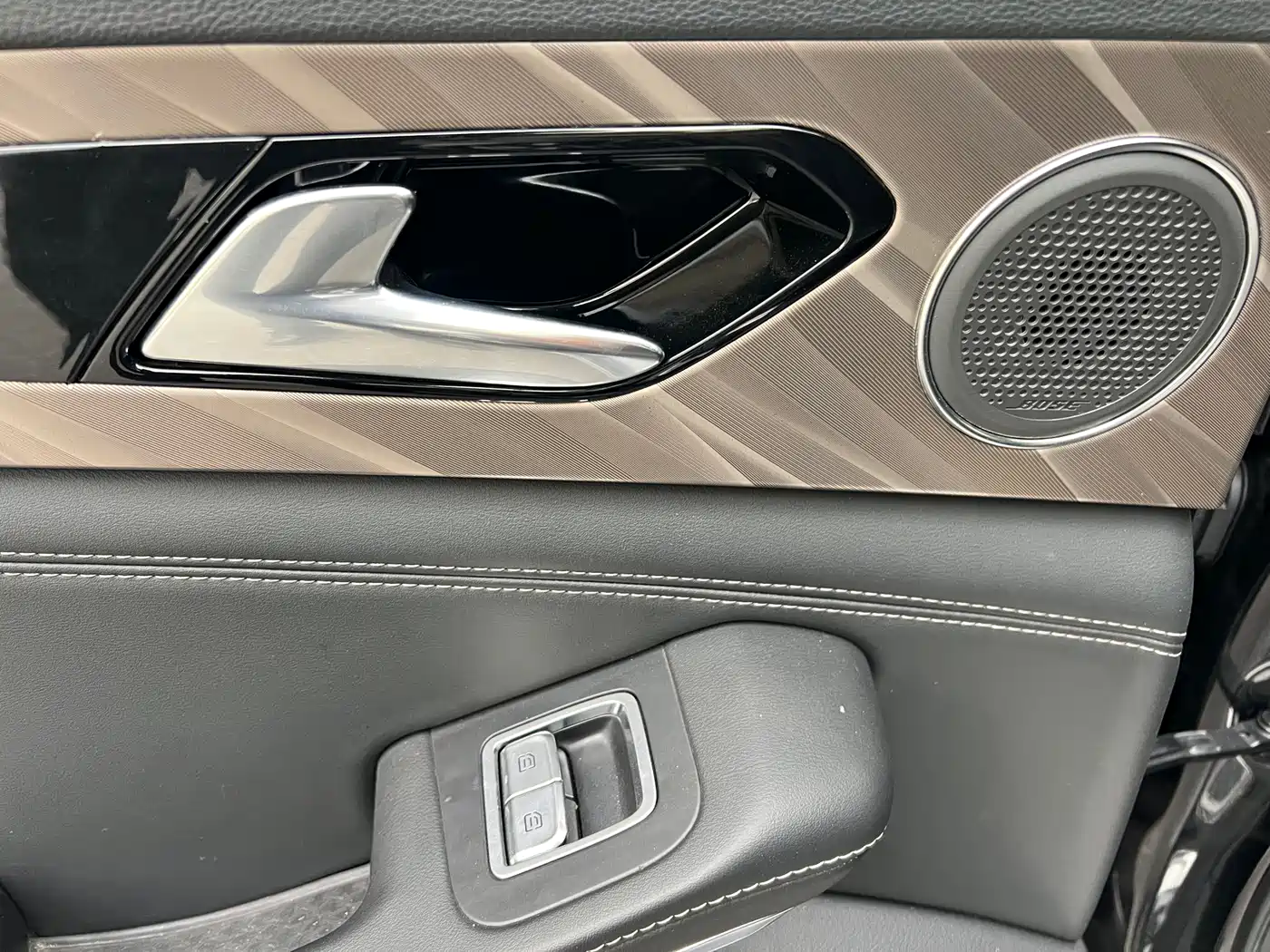 Hongqi H9 2020 2.0T Smart Connection Qi Xiang Edition фото 12