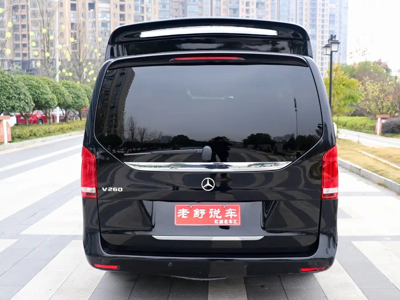Mercedes-Benz V-Class 2018 V 260 L Premium Long Wheelbase Edition China VI фото 5