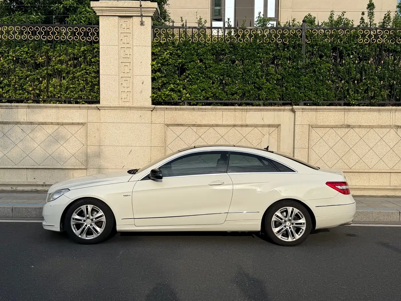 Mercedes-Benz E-Class (Import) 2011 E 260 CGI Coupe фото 3