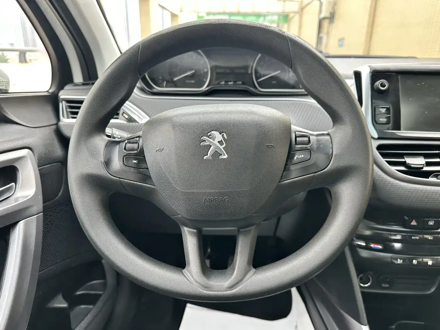 Peugeot 2008 2014 1.6L Automatic Excellence Edition фото 10