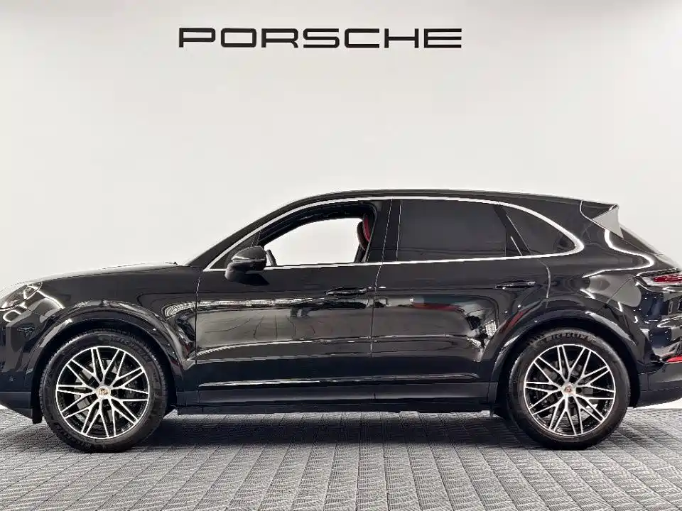 Photo 6 - Porsche Cayenne