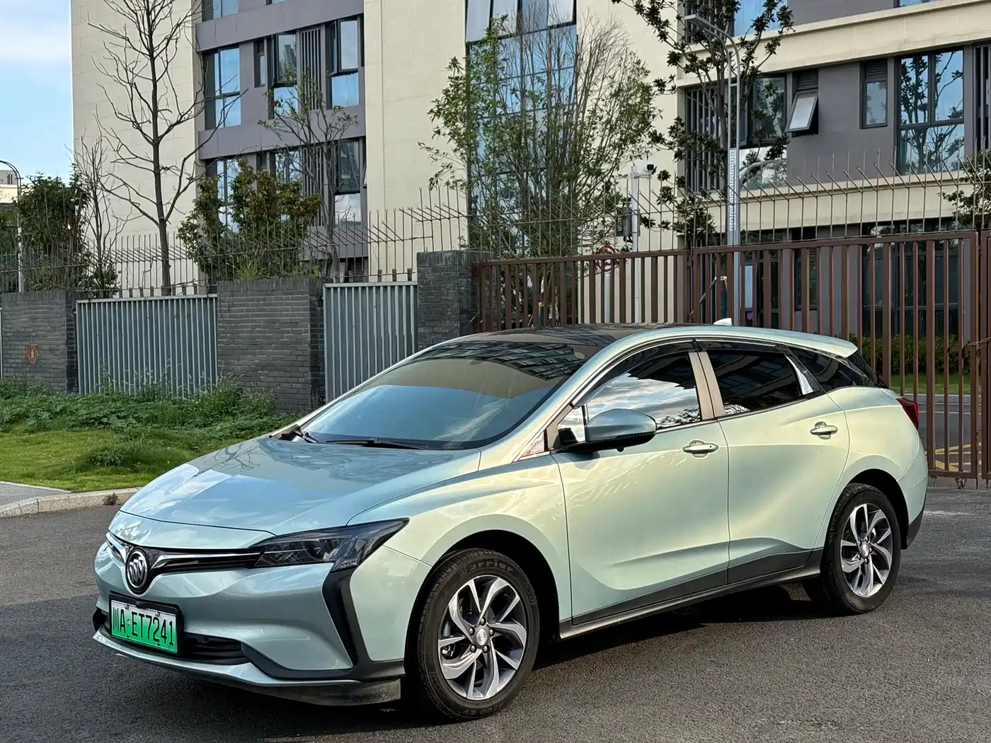 Photo 1 - Buick Velite 6