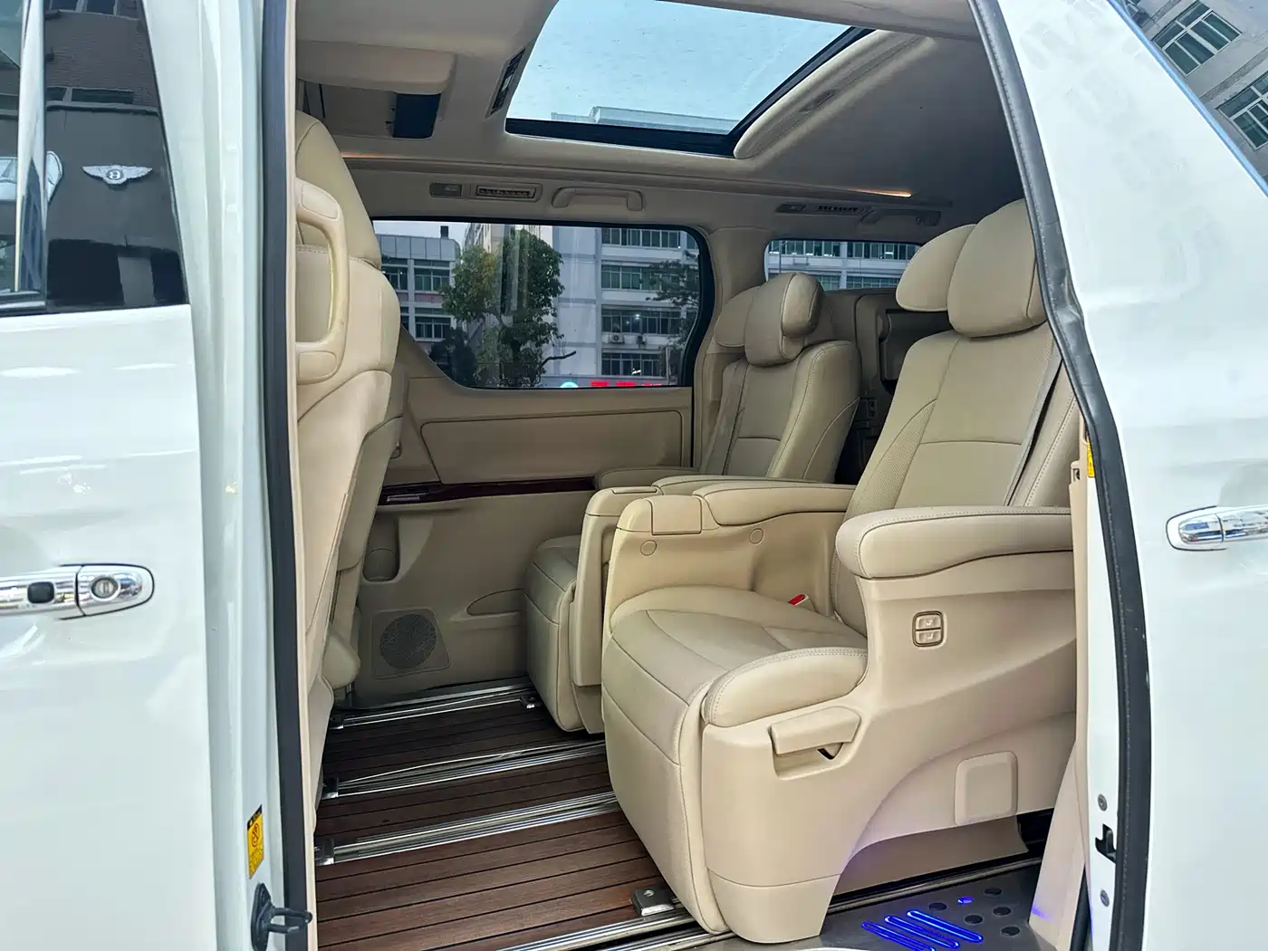Toyota Alphard 2011 3.5L Luxury Edition фото 11