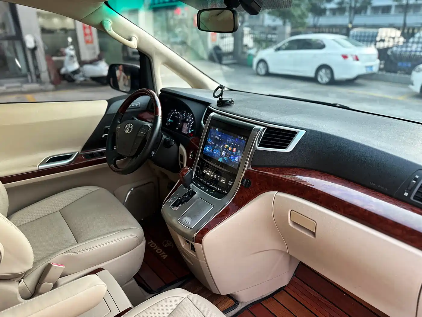 Toyota Alphard 2011 3.5L Luxury Edition фото 10