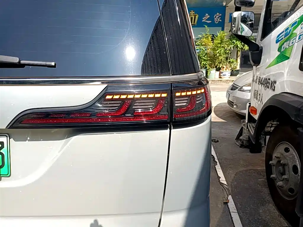 Voyah Auto Voyah Dreamer 2022 Low-carbon Edition Think+Smart Driving Package фото 8