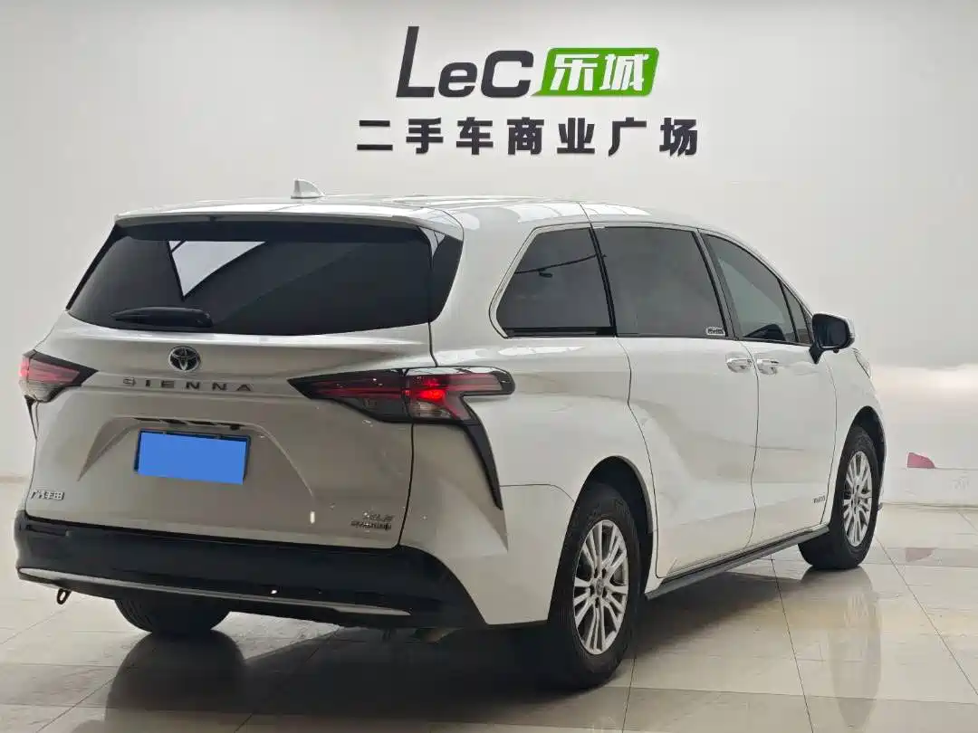 Toyota Sienna 2021 2.5L Hybrid Luxury Edition фото 15