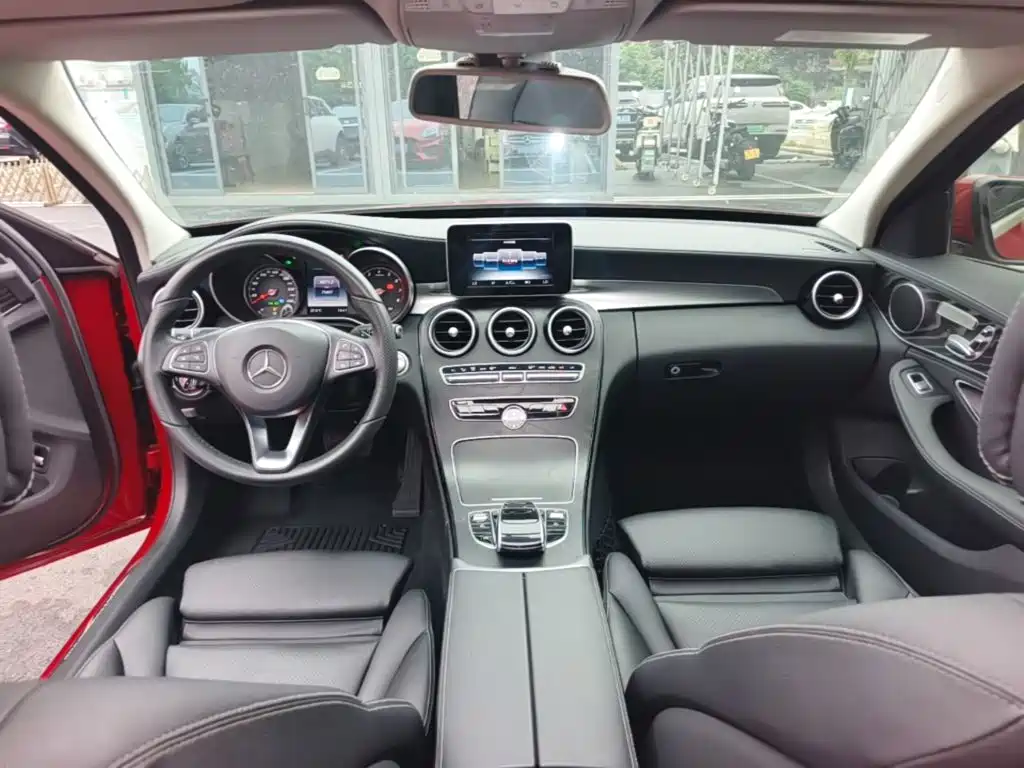 Фото 10 - Mercedes-Benz C-Class