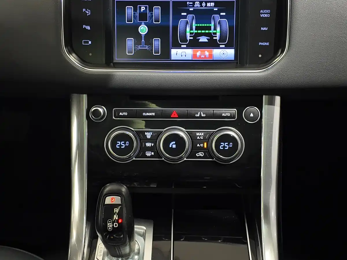Land Rover Range Rover Sport фото 12