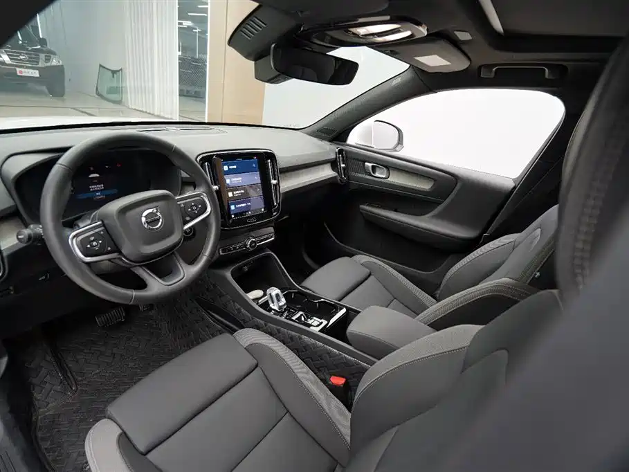2024 Volvo XC40