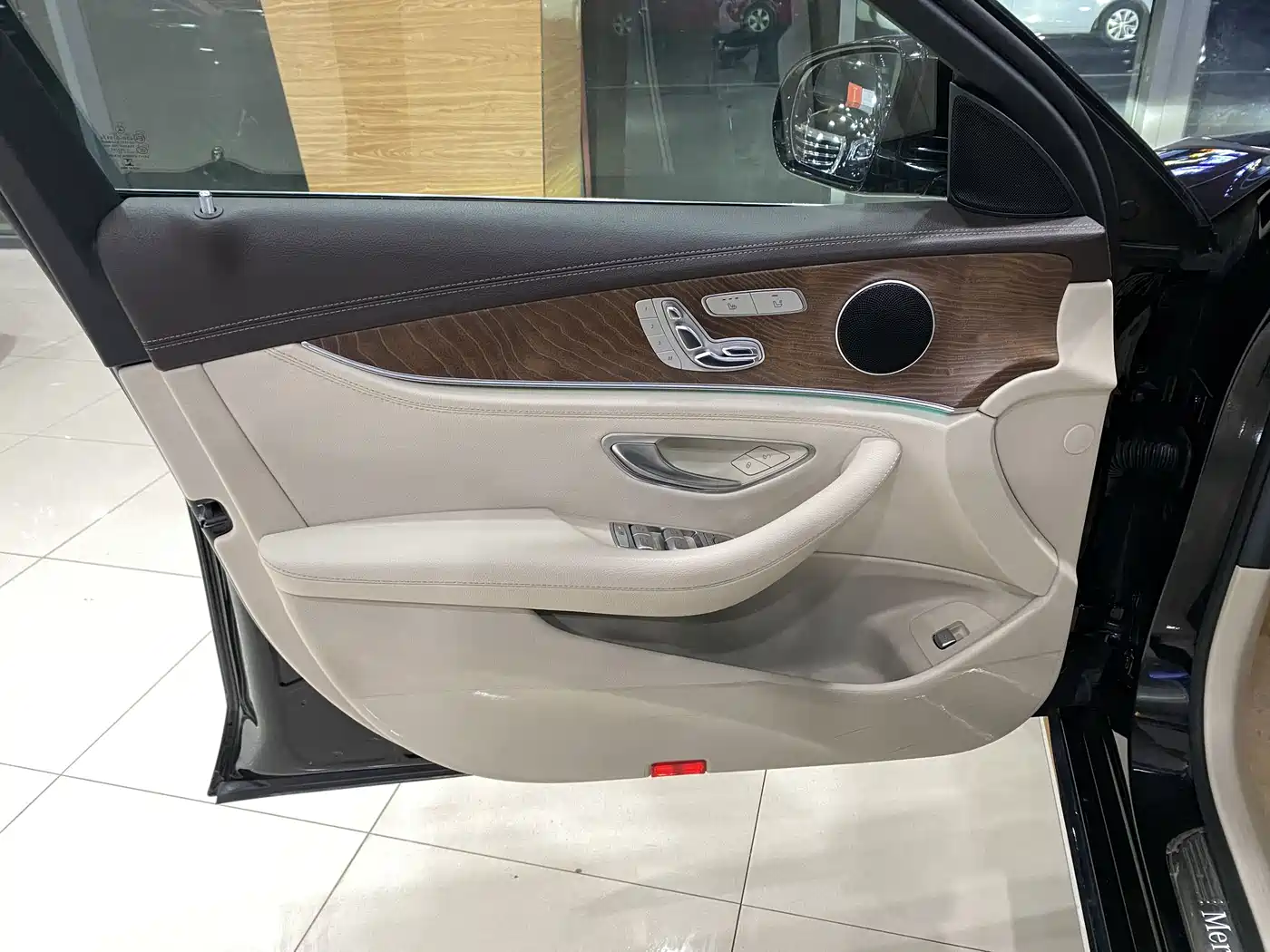 Mercedes-Benz E-Class 2017 Model E 320 L 4MATIC фото 13