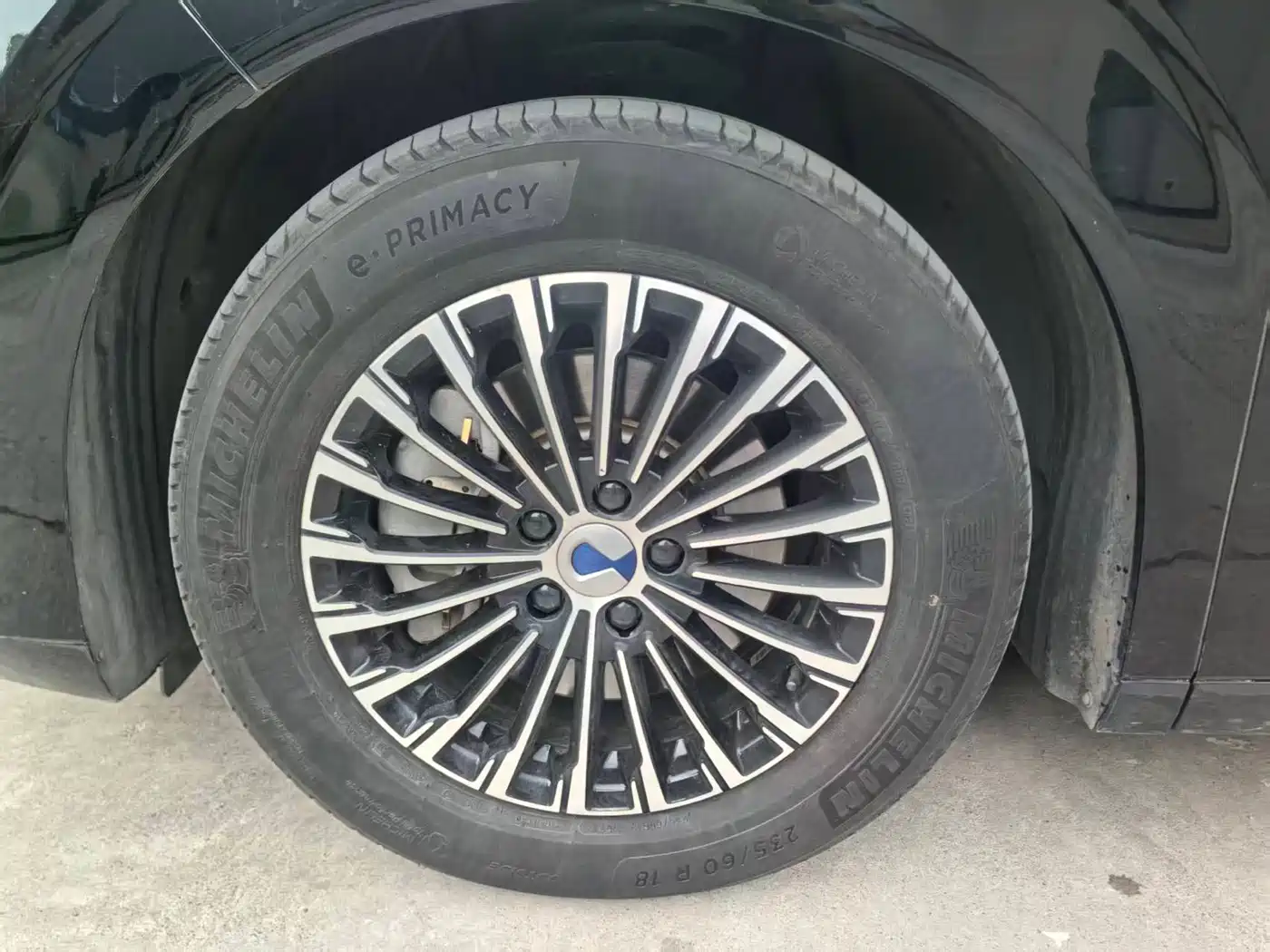 Denza D9 2022 DM-i 970 All-Wheel Drive Honor Edition фото 2