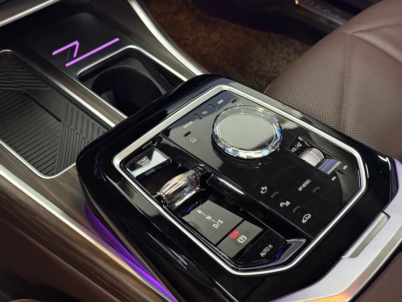 BMW 7 Series 2023 Model 740Li Leading M Sport Package фото 9