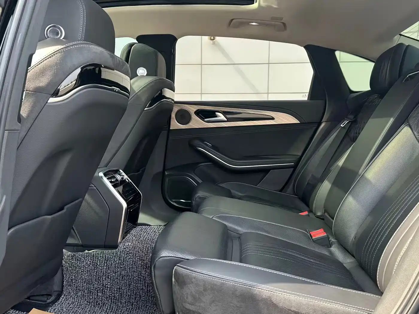 Hongqi H9 2022 2.0T Smart Connect Flag Smooth Edition фото 11