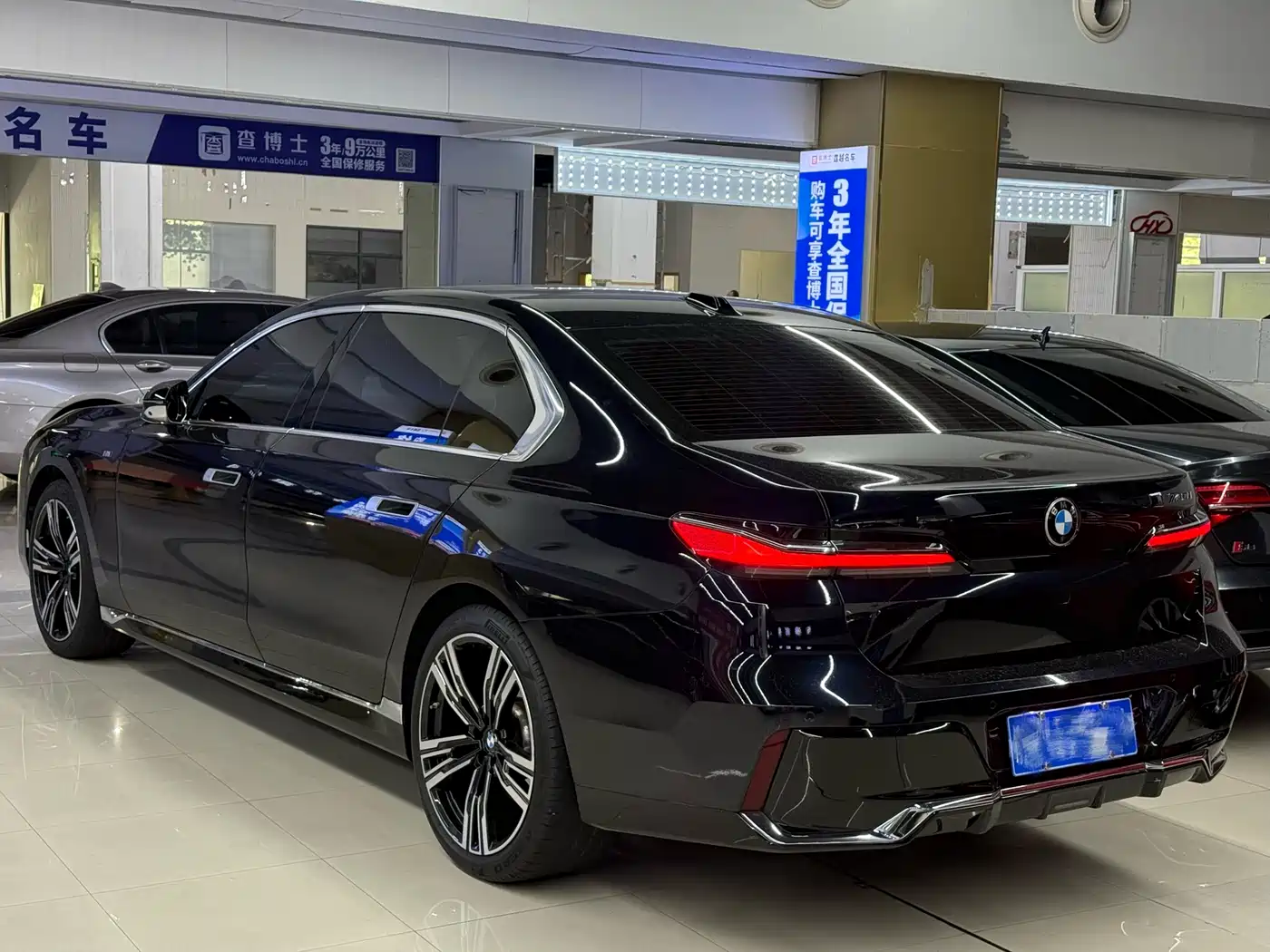 BMW 7 Series 2023 Model 740Li Leading M Sport Package фото 18