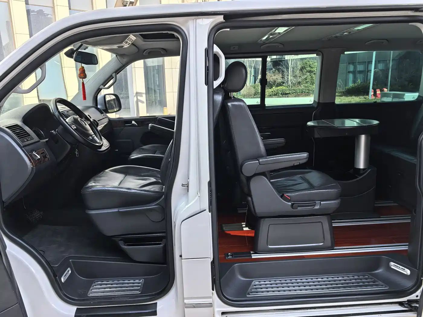 Volkswagen Multivan 2016 2.0TSI 2WD 66th Anniversary Edition фото 25