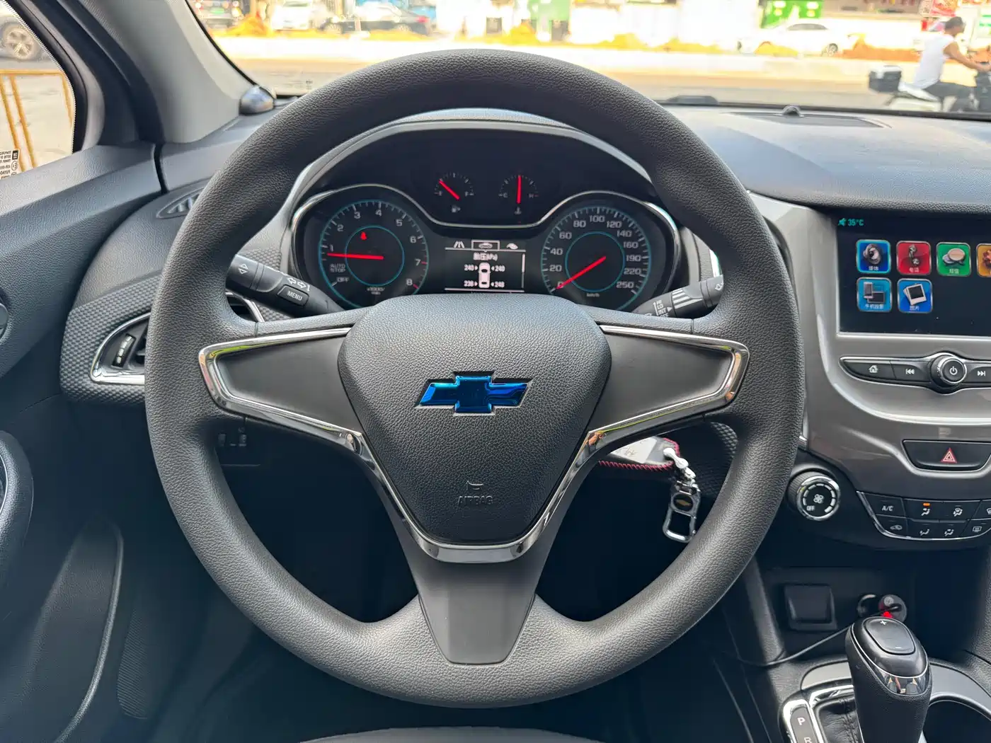 Chevrolet Cruze 2018 320 Automatic Pioneer Sunroof Edition фото 7