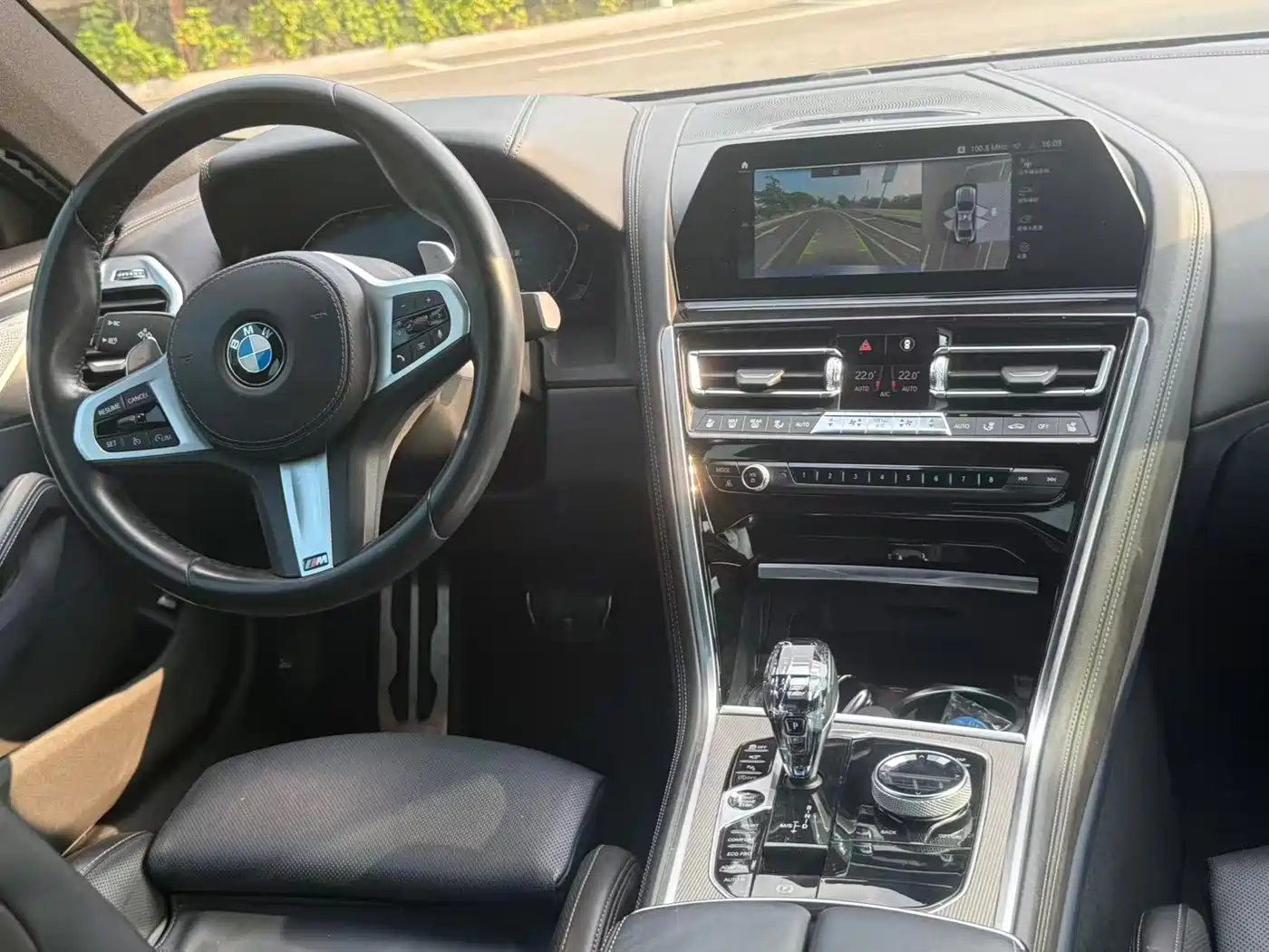 Photo 8 - BMW 8 Series
