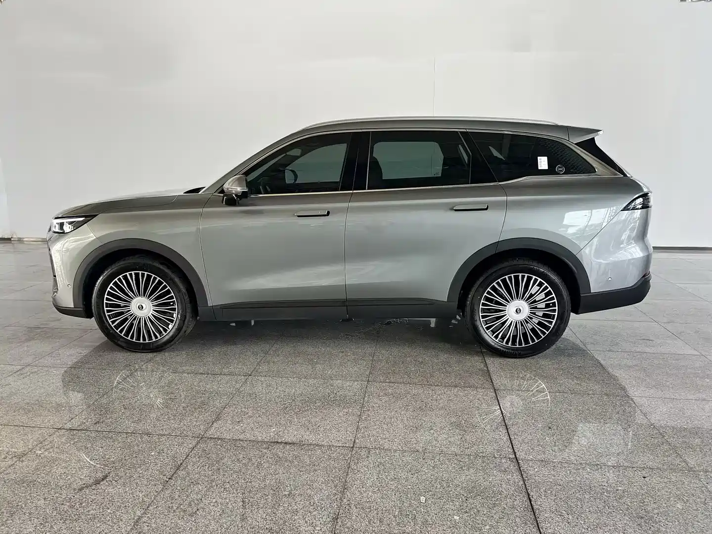 Фото 2 - Chery Tiggo 9
