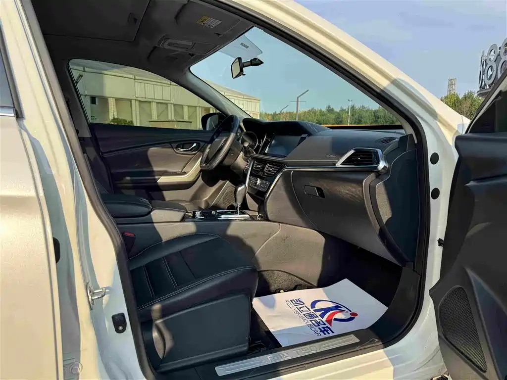 Venucia T90 2017 2017 2.0L CVT Leading Edition